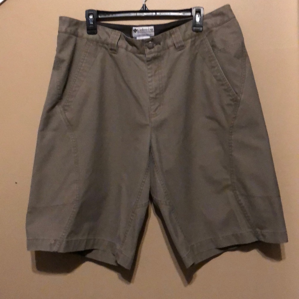 Columbia Titanium slate colored shorts